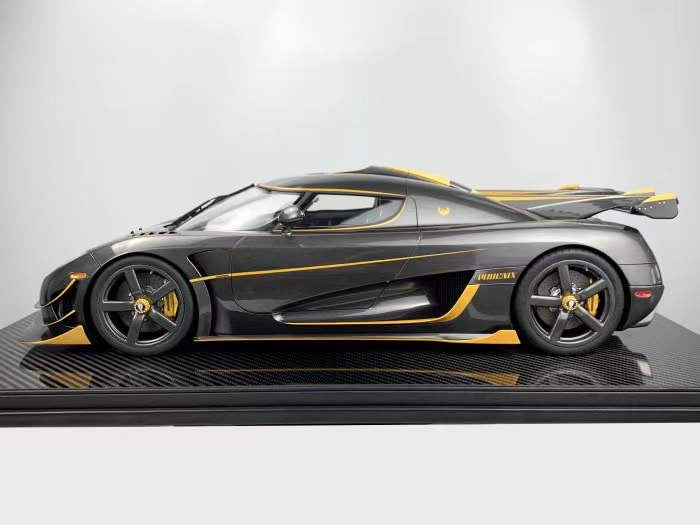 FrontiArt 1:8 Koenigsegg Agera RS Phoenix Carbon Gold F124-156 (Preorder)