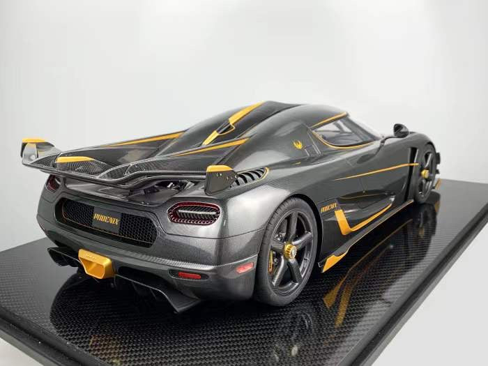 FrontiArt 1:8 Koenigsegg Agera RS Phoenix Carbon Gold F124-156 (Preorder)